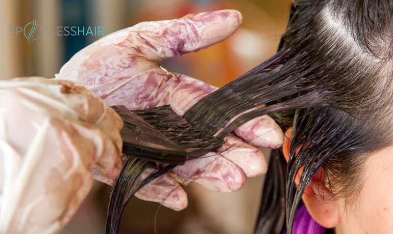 هل صبغة الشعر حل فعّال للتخلص من القمل؟