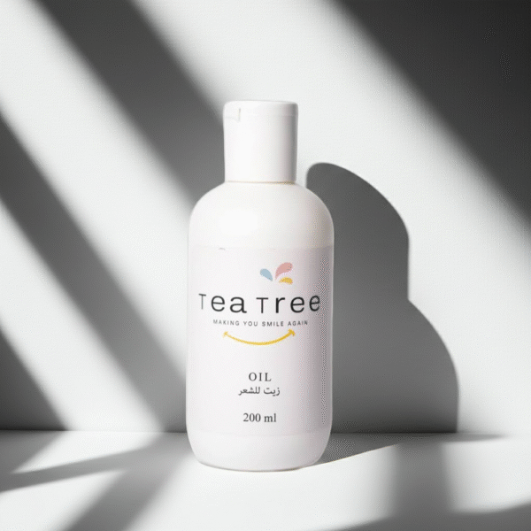 يستخدم زيت تي تري مع المشط الخاص للمساعدة في عملية التمشيط.