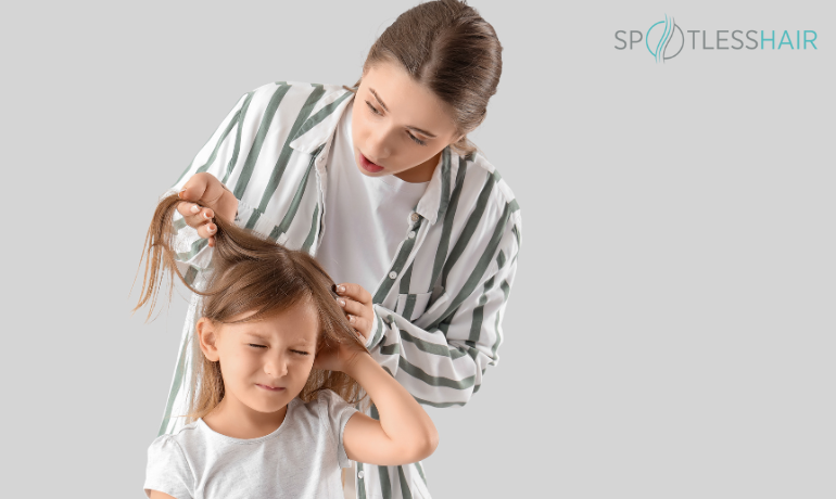 بنتي جاها قمل؟ لحظة قلق طبيعي لأم بعد اكتشاف القمل وتفكر في الطريقة الصحيحة للتعامل معه