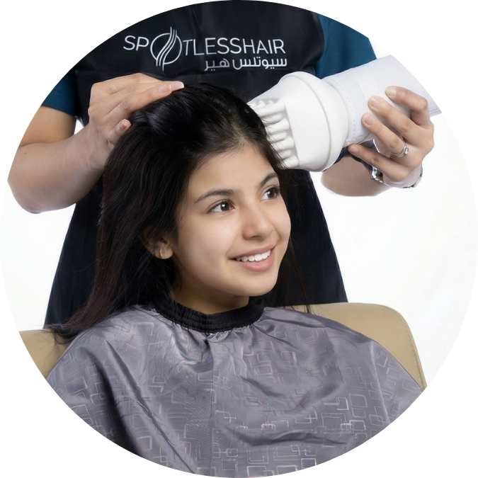 جلسة علاج القمل في مركز سبوتلس هير